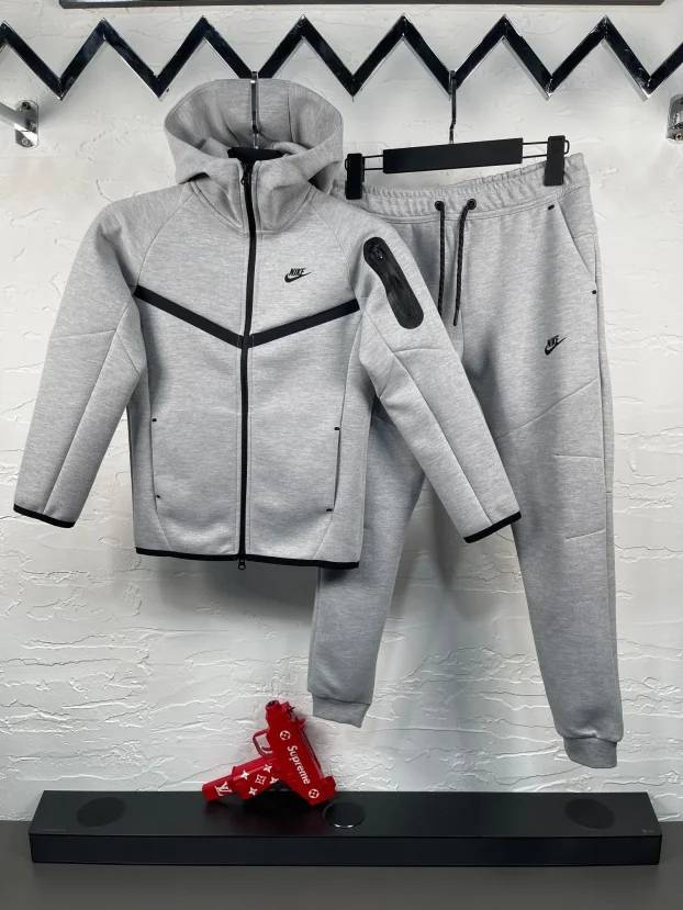 Nike Tech Fleece sivi